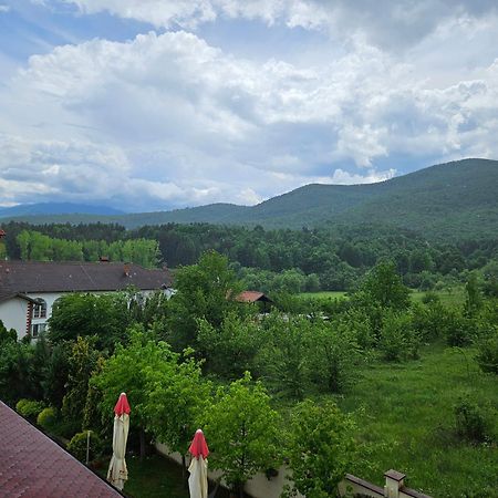 Family Hotel Komhotel Berkovitsa Ngoại thất bức ảnh