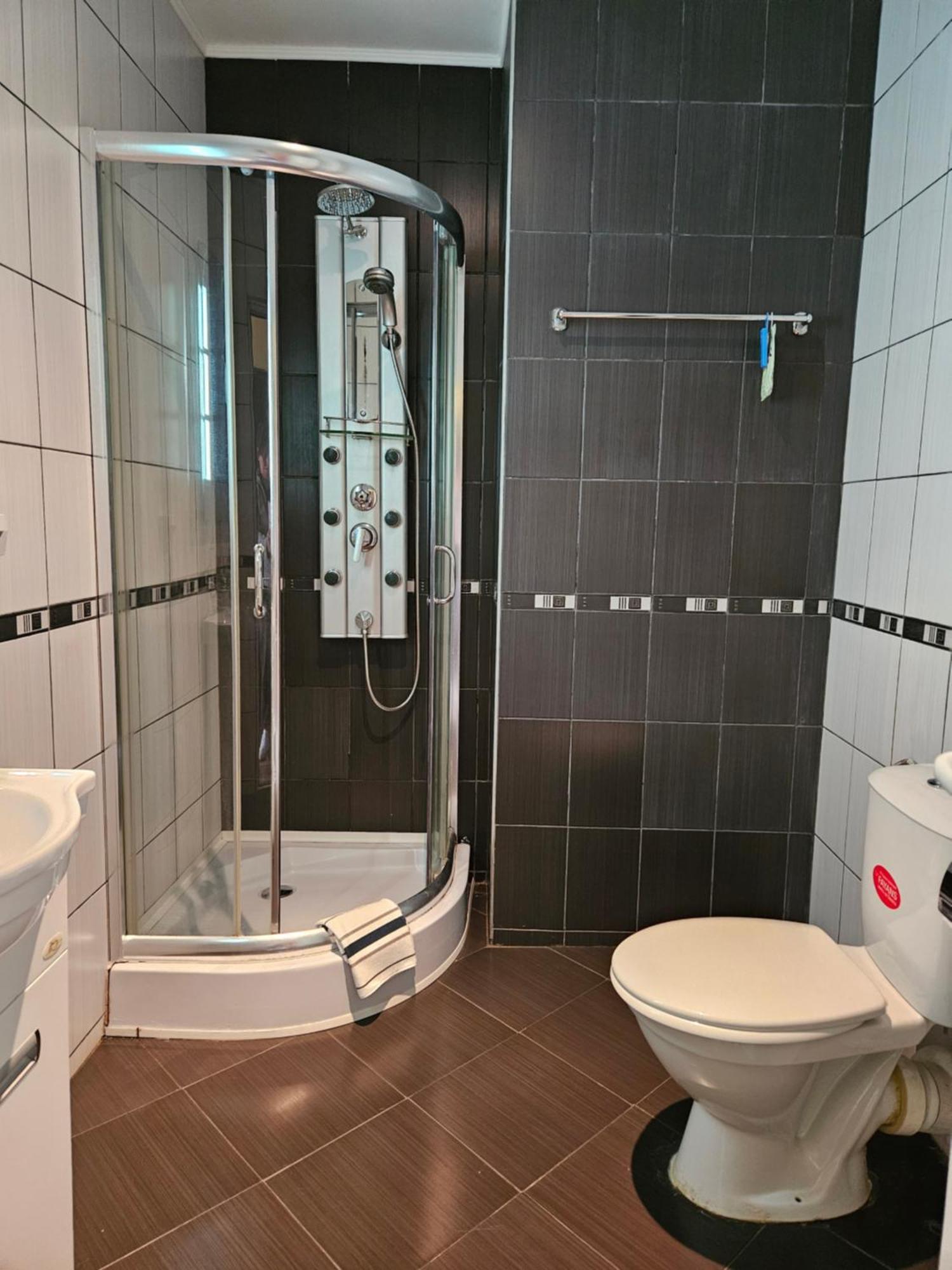 Family Hotel Komhotel Berkovitsa Ngoại thất bức ảnh