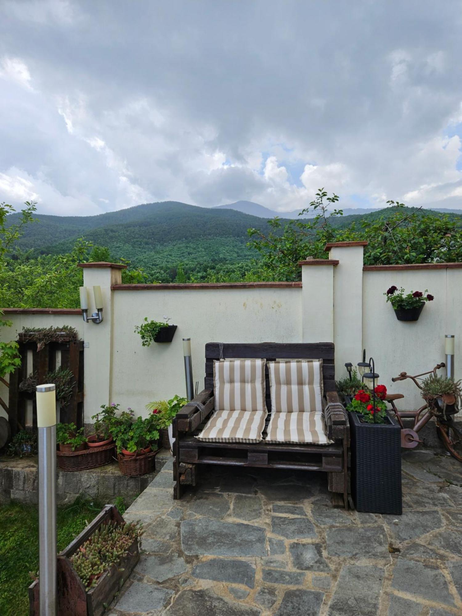Family Hotel Komhotel Berkovitsa Ngoại thất bức ảnh
