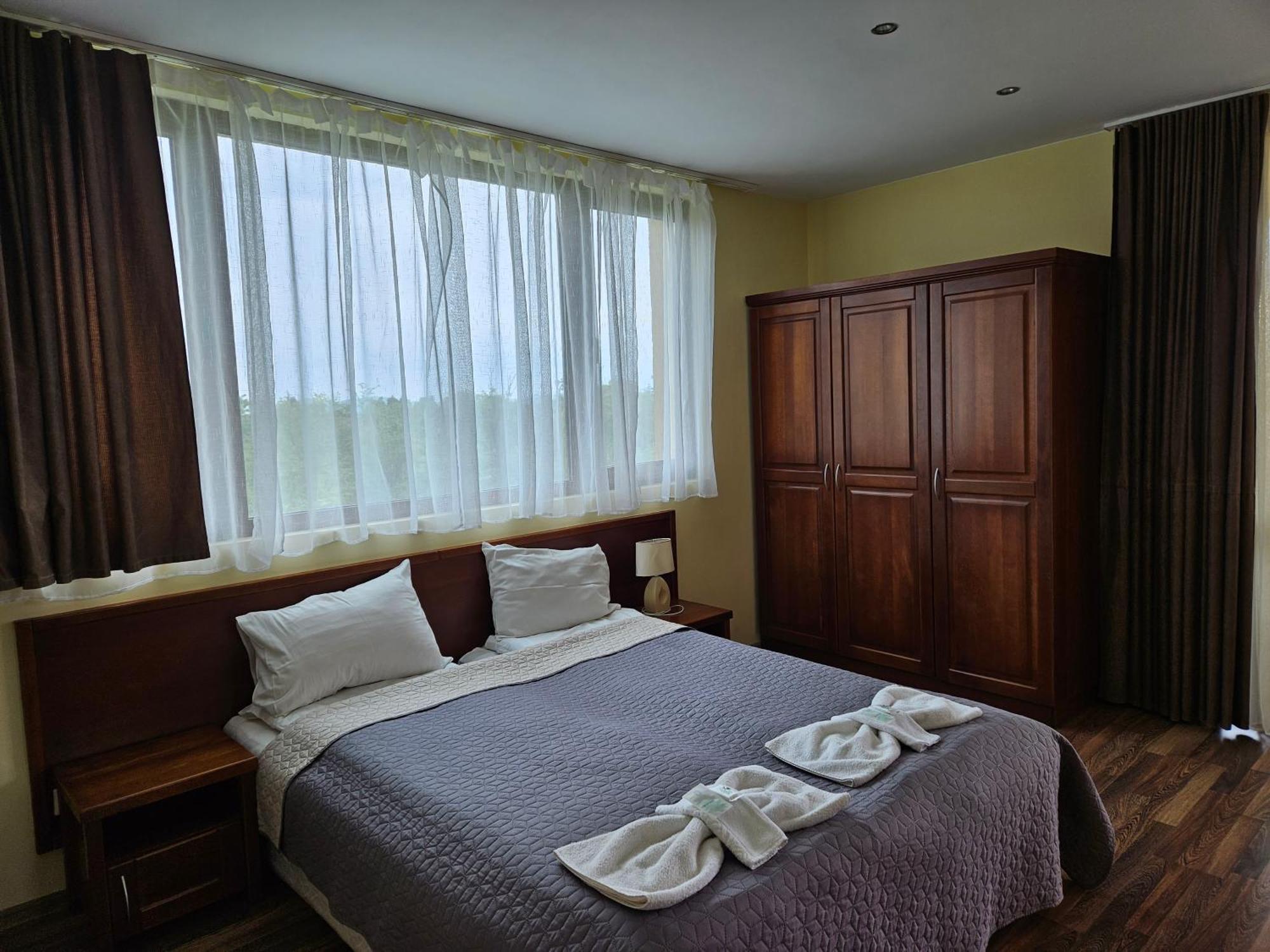 Family Hotel Komhotel Berkovitsa Ngoại thất bức ảnh