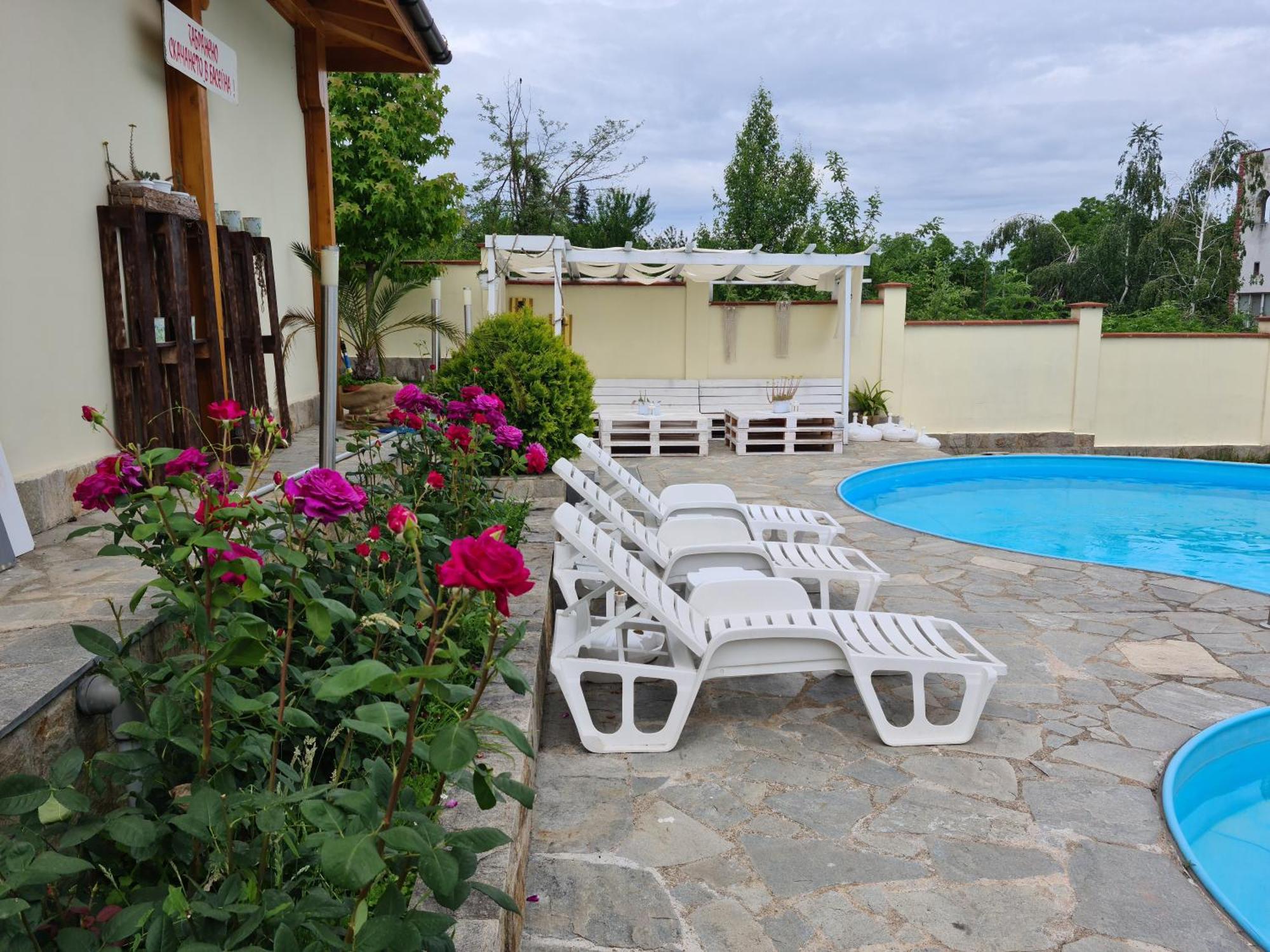 Family Hotel Komhotel Berkovitsa Ngoại thất bức ảnh