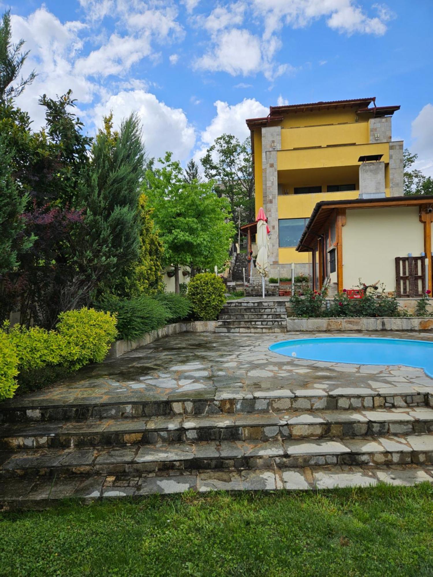 Family Hotel Komhotel Berkovitsa Ngoại thất bức ảnh