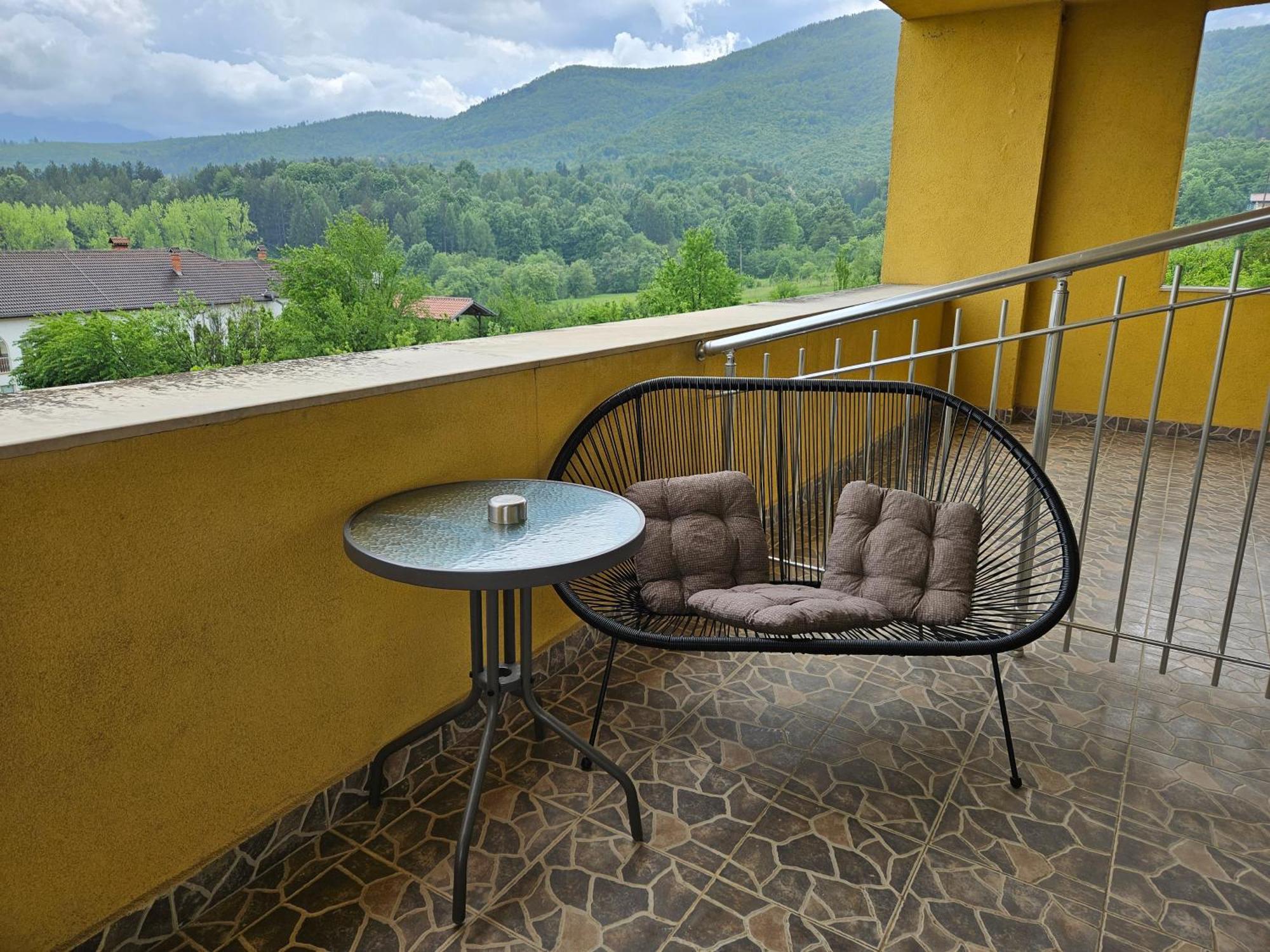 Family Hotel Komhotel Berkovitsa Ngoại thất bức ảnh