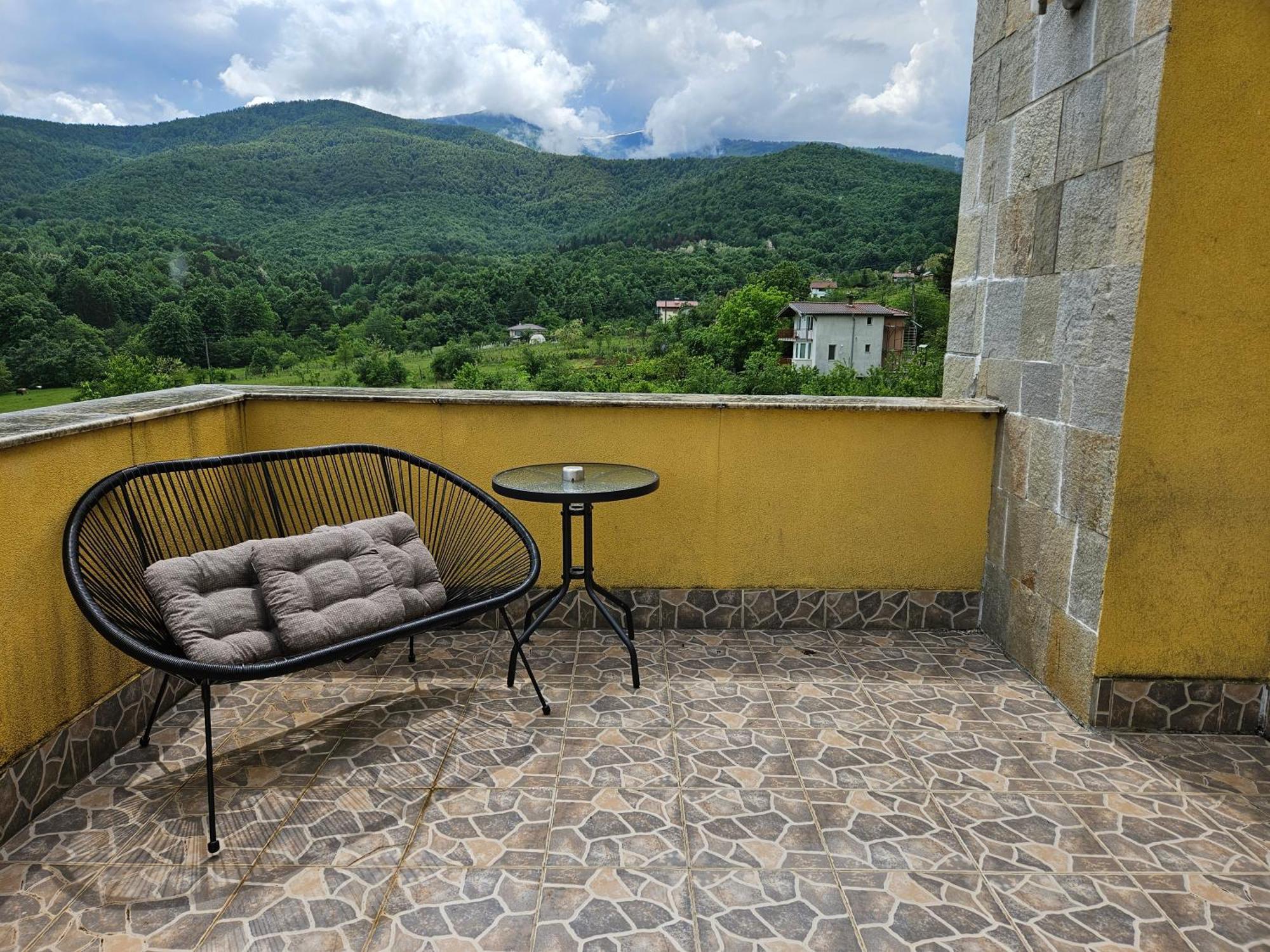 Family Hotel Komhotel Berkovitsa Ngoại thất bức ảnh