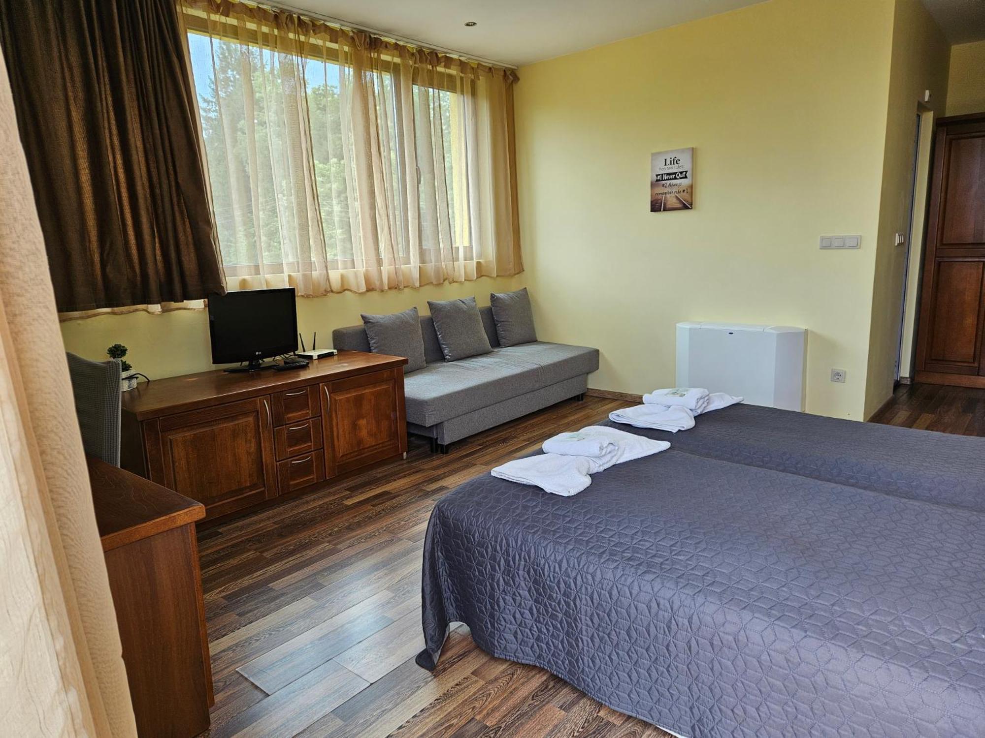 Family Hotel Komhotel Berkovitsa Ngoại thất bức ảnh
