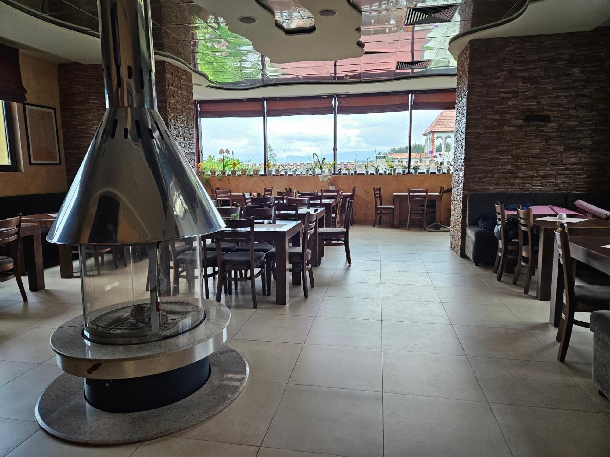 Family Hotel Komhotel Berkovitsa Ngoại thất bức ảnh