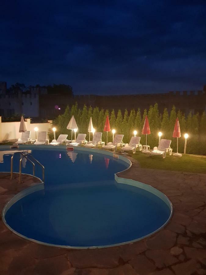 Family Hotel Komhotel Berkovitsa Ngoại thất bức ảnh